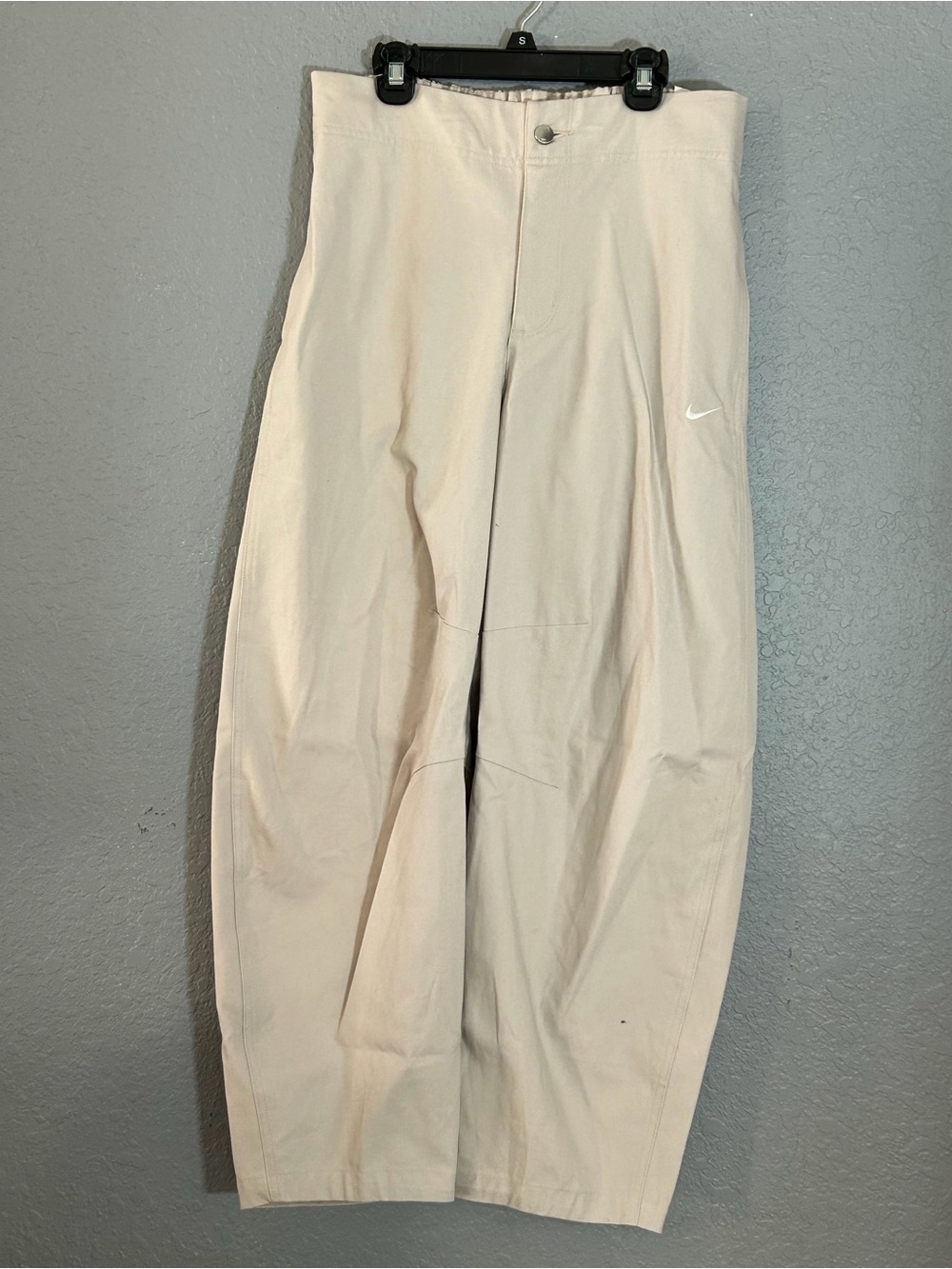 Nike Cream Barrel-Leg Woven Pants Size Medium NWT - Picture 2 of 4